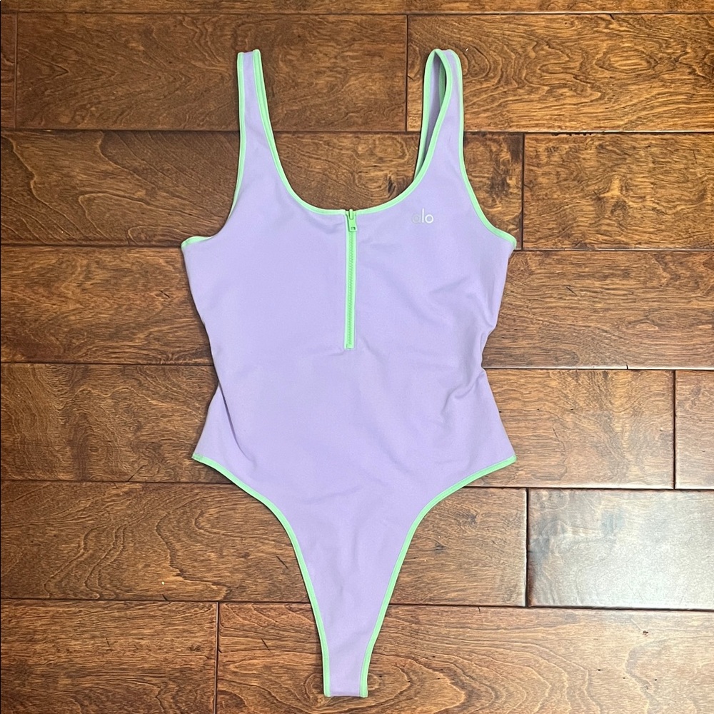 ALO Yoga Light Purple Bodysuit with Green Trim